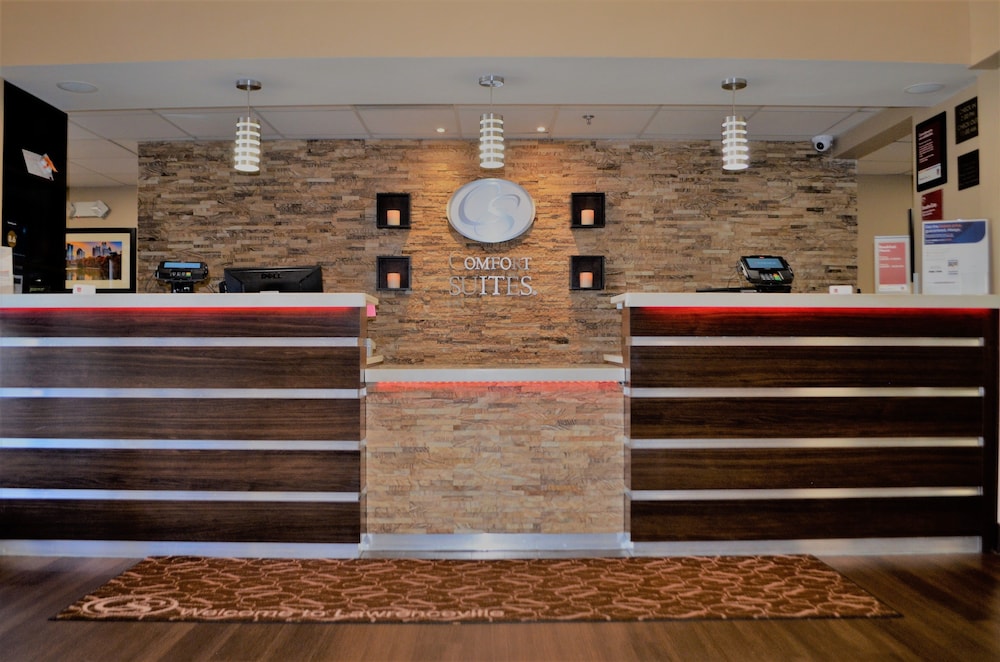 Lobby sitting area, Comfort Suites Northside Hospital Gwinnett