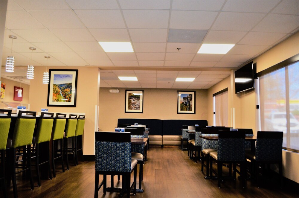 Breakfast area, Comfort Suites Northside Hospital Gwinnett