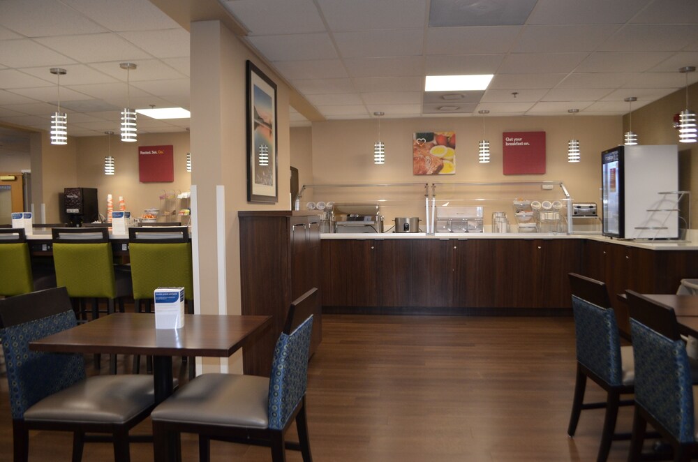 Breakfast area, Comfort Suites Northside Hospital Gwinnett