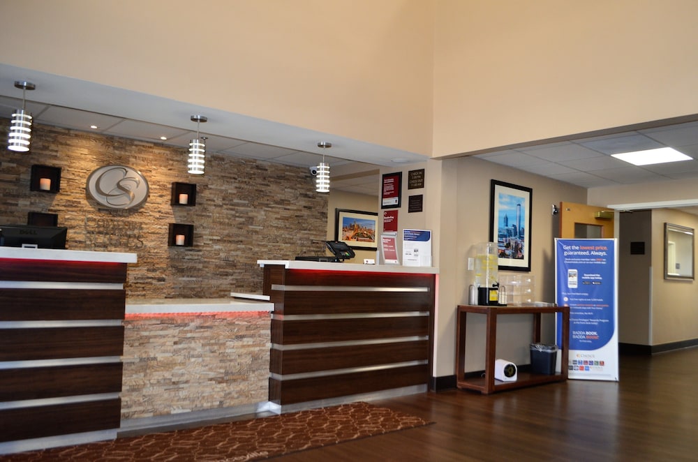 Lobby sitting area, Comfort Suites Northside Hospital Gwinnett