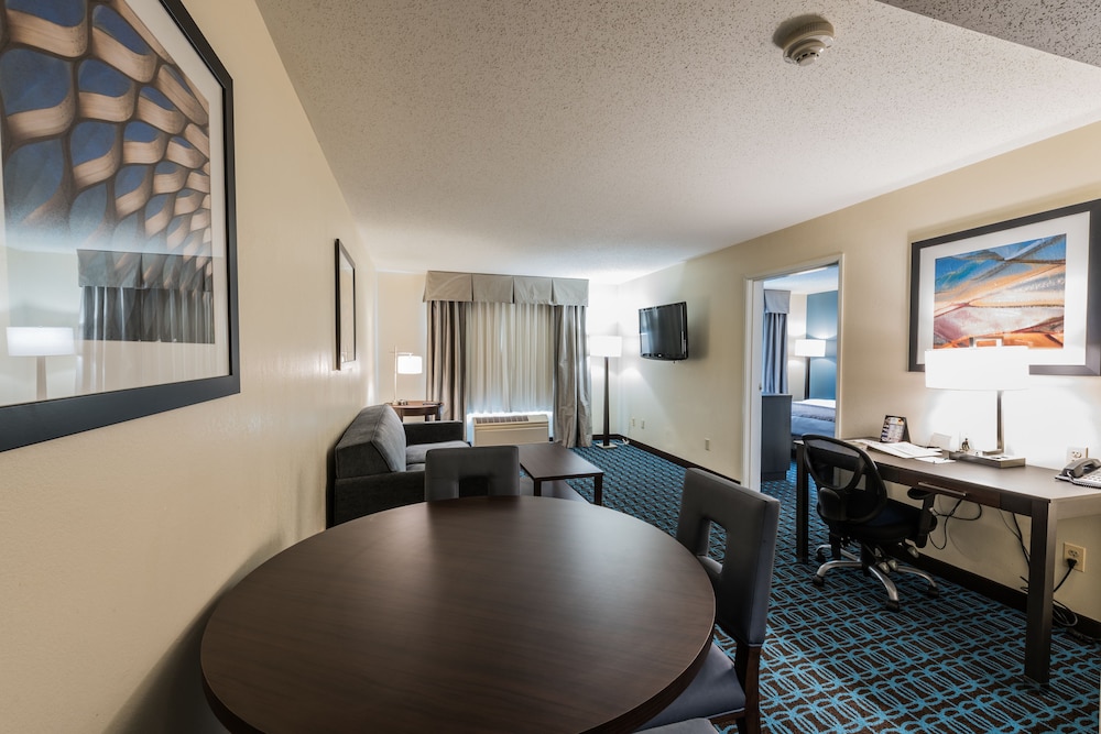 Wingate by Wyndham Schaumburg / Convention Center