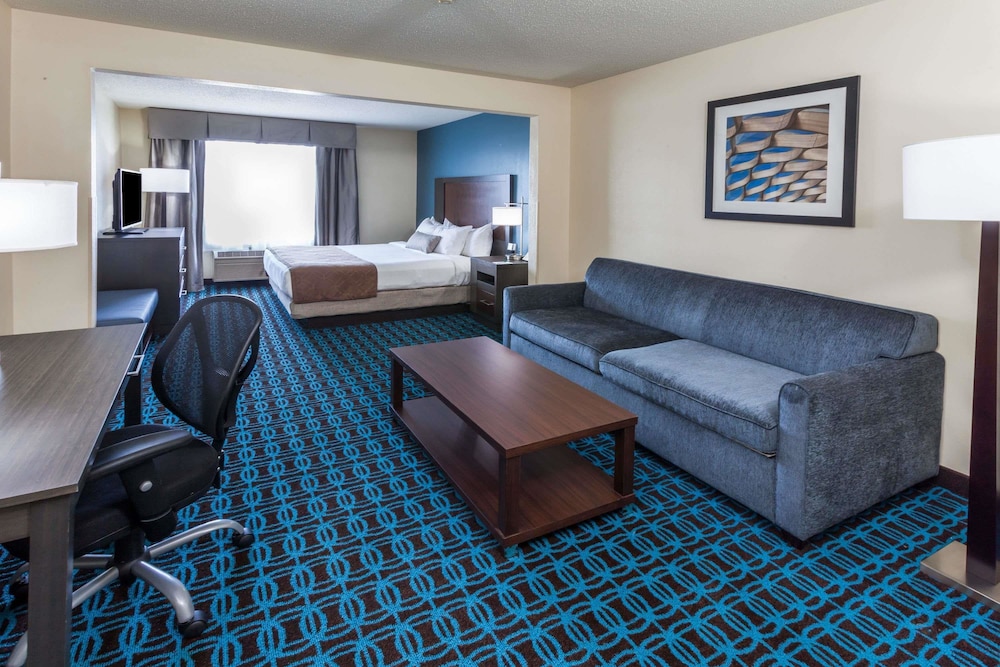 Wingate by Wyndham Schaumburg / Convention Center