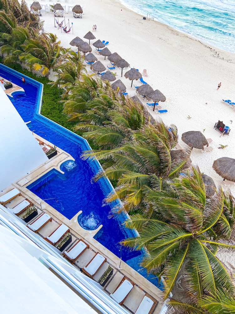 Flamingo Cancun - All Inclusive in Cancun | Best Rates & Deals on Orbitz