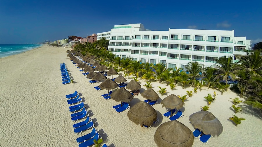 Flamingo Cancun Resort