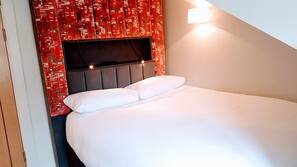 In-room safe, desk, soundproofing, free WiFi