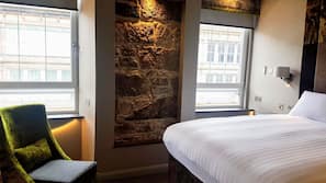 In-room safe, desk, soundproofing, free WiFi