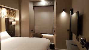 In-room safe, desk, soundproofing, free WiFi