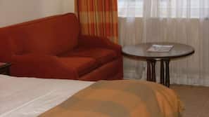 Premium bedding, in-room safe, desk, iron/ironing board