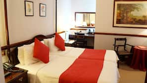 Premium bedding, in-room safe, laptop workspace, blackout curtains