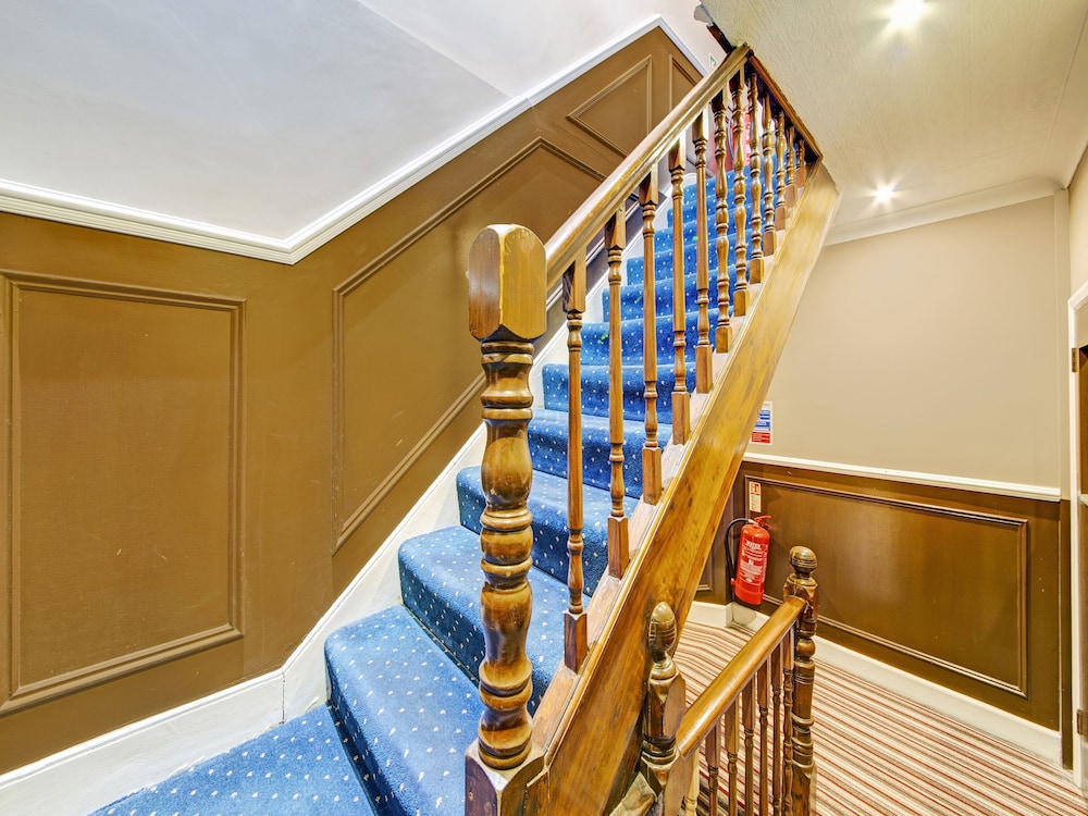 Staircase, OYO Bostons Manor Hotel