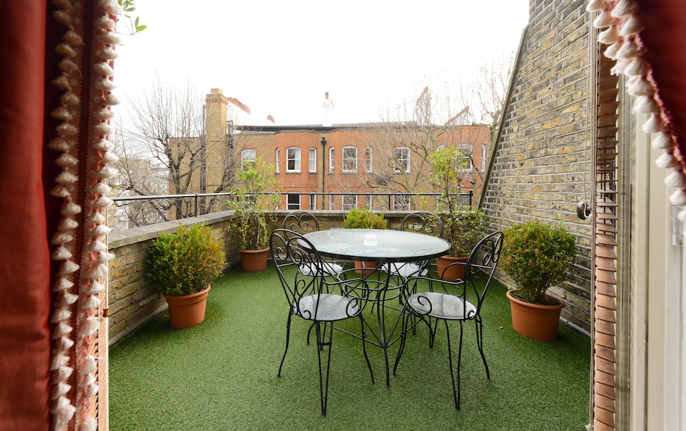 Balcony, Twenty Nevern Square Hotel