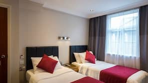Egyptian cotton sheets, in-room safe, desk, blackout curtains