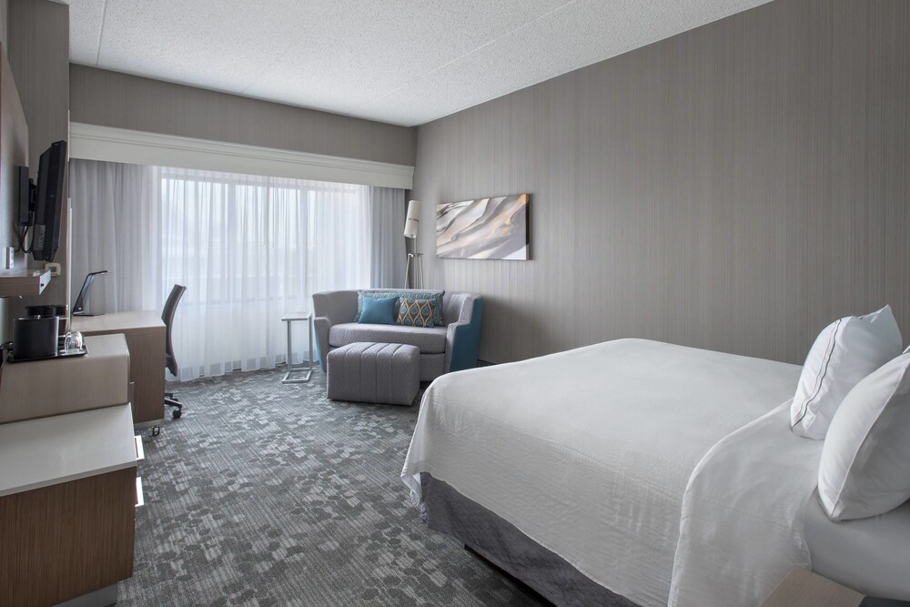 Courtyard by Marriott Newark Elizabeth