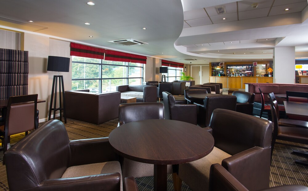 Holiday Inn Express London Luton Airport, an IHG Hotel