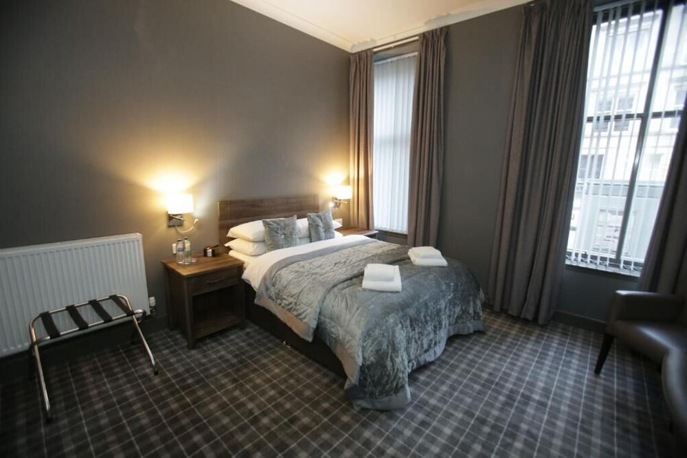 Devoncove Hotel