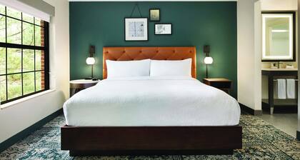 Four Points by Sheraton Raleigh Arena