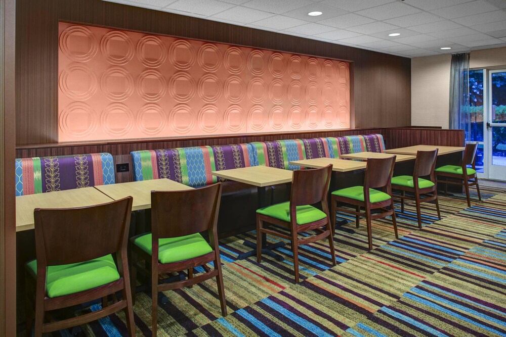 Restaurant, Fairfield Inn & Suites by Marriott - Emporia