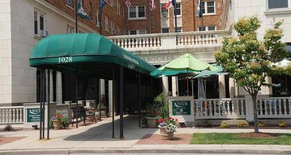The Knickerbocker on the Lake