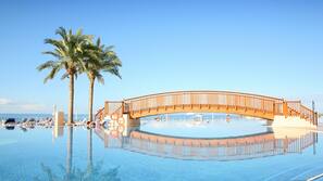 3 piscinas al aire libre, sombrillas, tumbonas