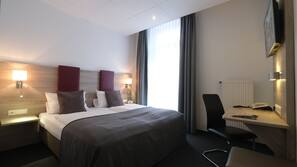 1 Schlafzimmer, Allergikerbettwaren, Zimmersafe, Schreibtisch