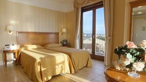 Minibar, una cassaforte in camera, tende oscuranti, ferro/asse da stiro