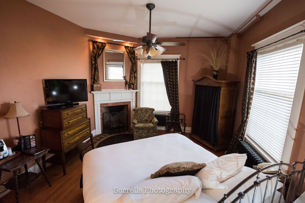 Room, Inn on Broadway