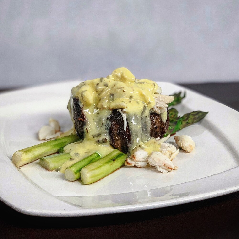 Dining, Inn on Broadway