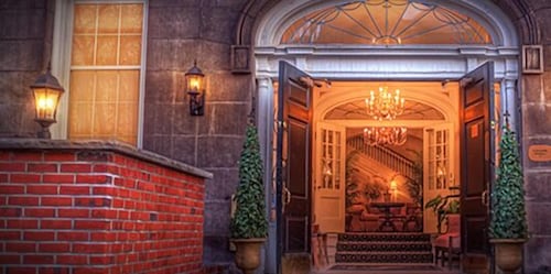 Property entrance, Inn on Broadway