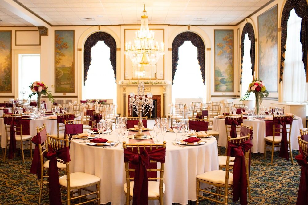 Banquet hall, Inn on Broadway