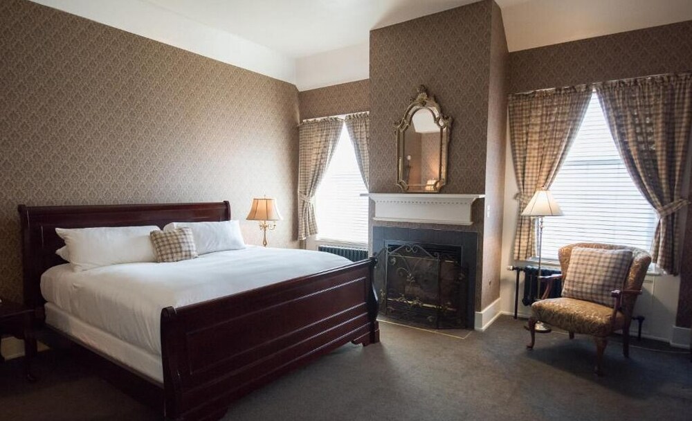 Room, Inn on Broadway
