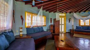 2 bedrooms, in-room safe, desk, free WiFi
