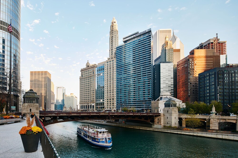 Exterior, Club Quarters Hotel Wacker at Michigan, Chicago