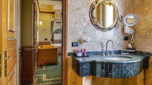 1 bedroom, premium bedding, minibar, in-room safe