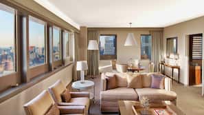 Hypo-allergenic bedding, minibar, in-room safe, desk