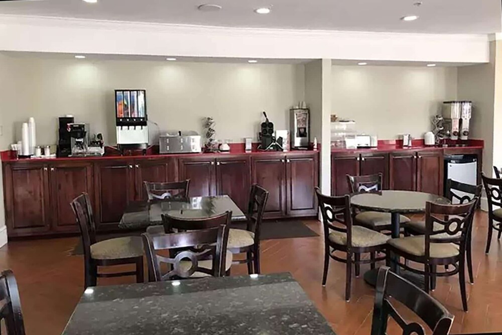 Days Inn by Wyndham Niceville/Eglin Air Force Base in Fort Walton Beach - Destin  Best Rates  Days Inn by Wyndham Niceville/Eglin Air Force Base in Fort Walton Beach - Destin  Best Rates