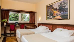 Ropa de cama hipoalergénica, minibar, caja fuerte y escritorio