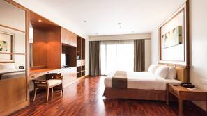 In-room safe, desk, laptop workspace, iron/ironing board