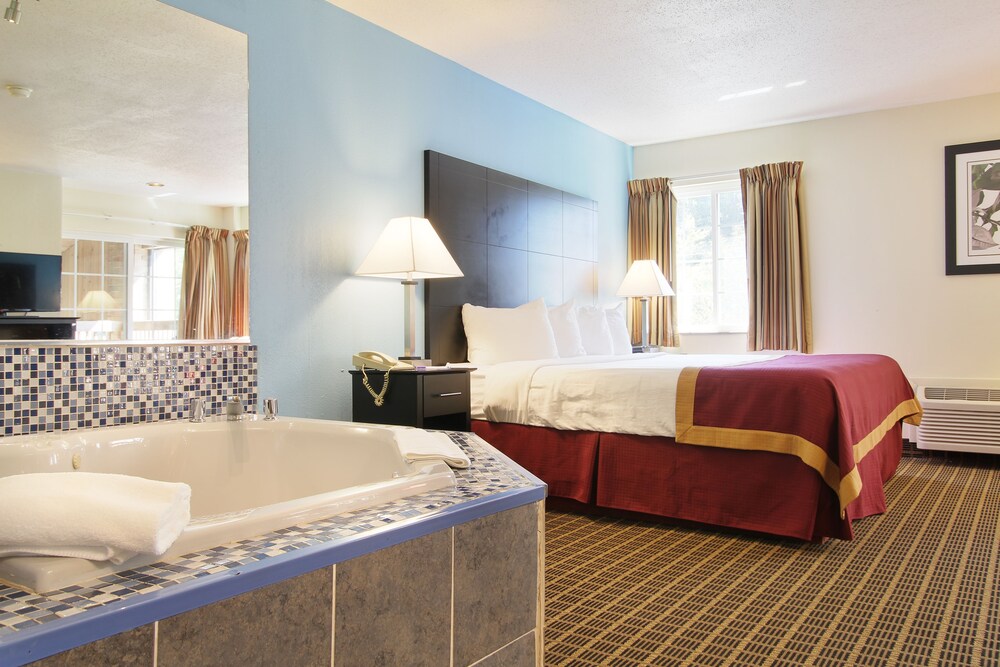 Baymont by Wyndham Muskegon