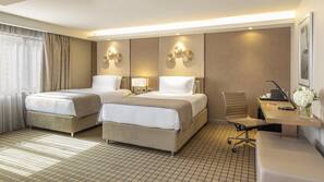 Hypo-allergenic bedding, minibar, in-room safe, desk