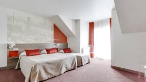 Ropa de cama de alta calidad, minibar, escritorio y cortinas opacas