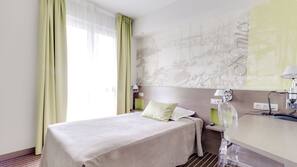 Ropa de cama de alta calidad, minibar, escritorio y cortinas opacas