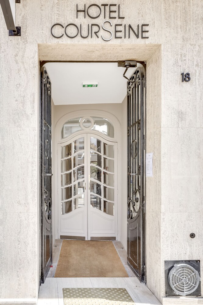 Interior entrance, Hotel Courseine