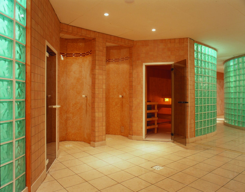 Steam room, Camden Court Hotel