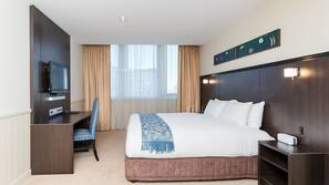 Premium bedding, minibar, desk, iron/ironing board