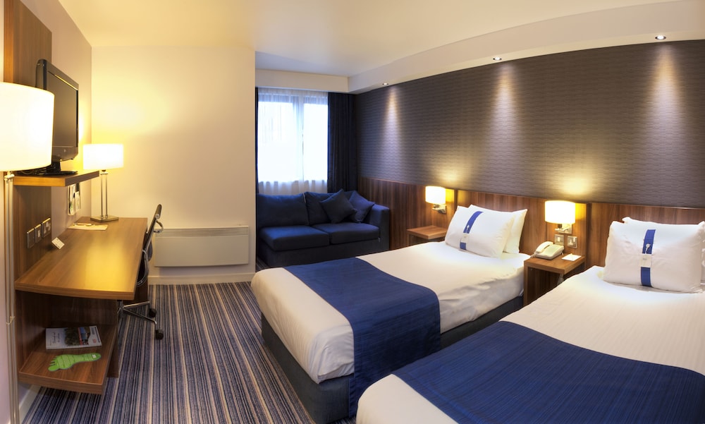 Holiday Inn Express Edinburgh Airport, an IHG Hotel