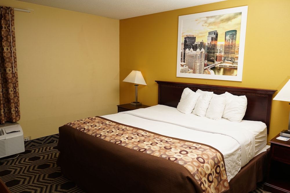 Room, Days Inn & Suites by Wyndham Harvey / Chicago Southland