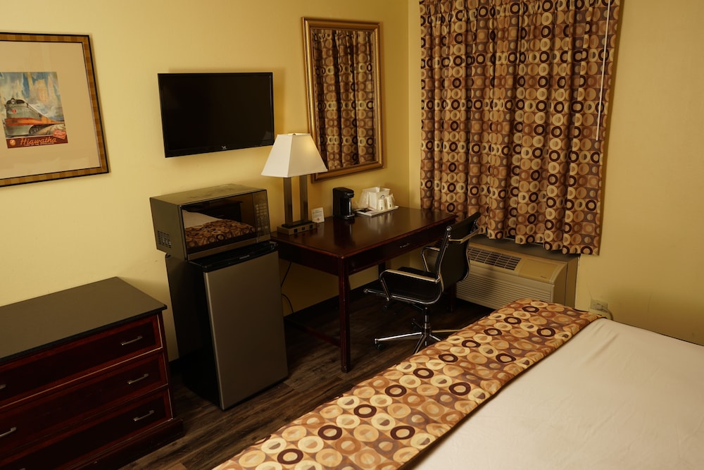 In-room dining, Days Inn & Suites by Wyndham Harvey / Chicago Southland