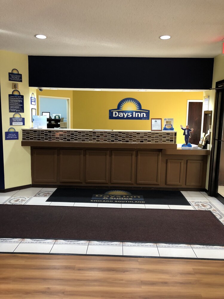 Reception, Days Inn & Suites by Wyndham Harvey / Chicago Southland