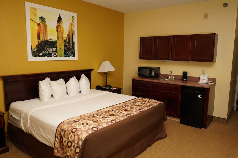 Room, Days Inn & Suites by Wyndham Harvey / Chicago Southland