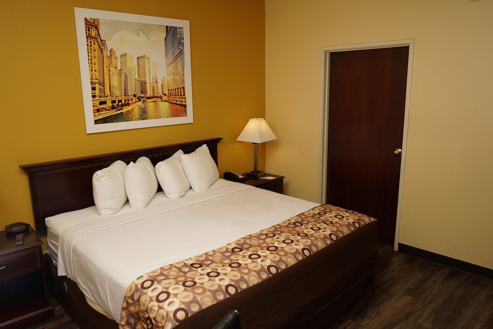 Room, Days Inn & Suites by Wyndham Harvey / Chicago Southland